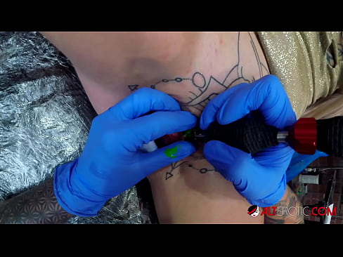 ❤️ Extrem tattooed Hottie Sully Savage krut en Tattoo op hirem Klitoris Porno fb op lb.psi-mass.ru ﹏